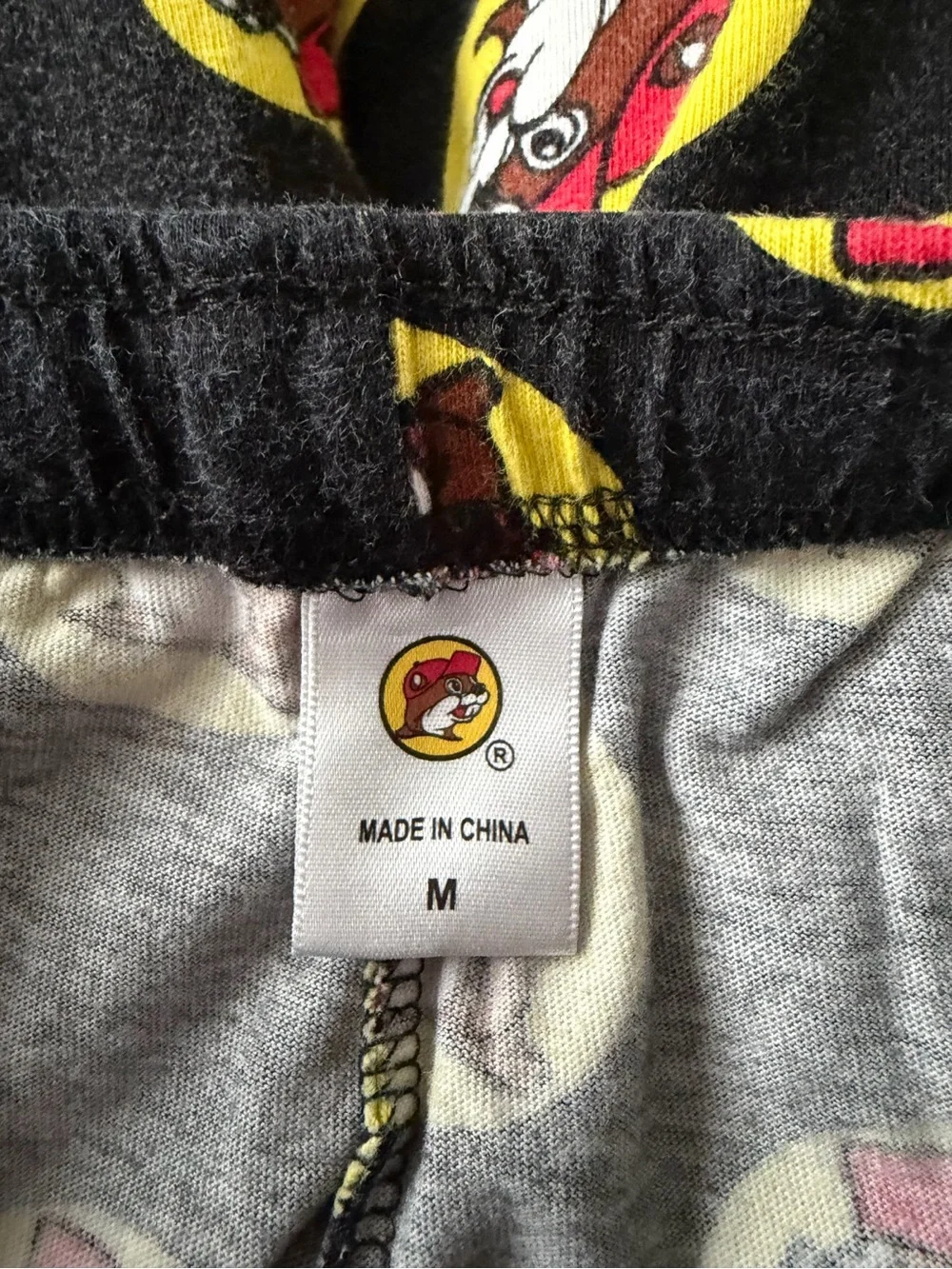 Buc-ee’s Kids Black Lounge Pants Size M Beaver Logo All Over Print